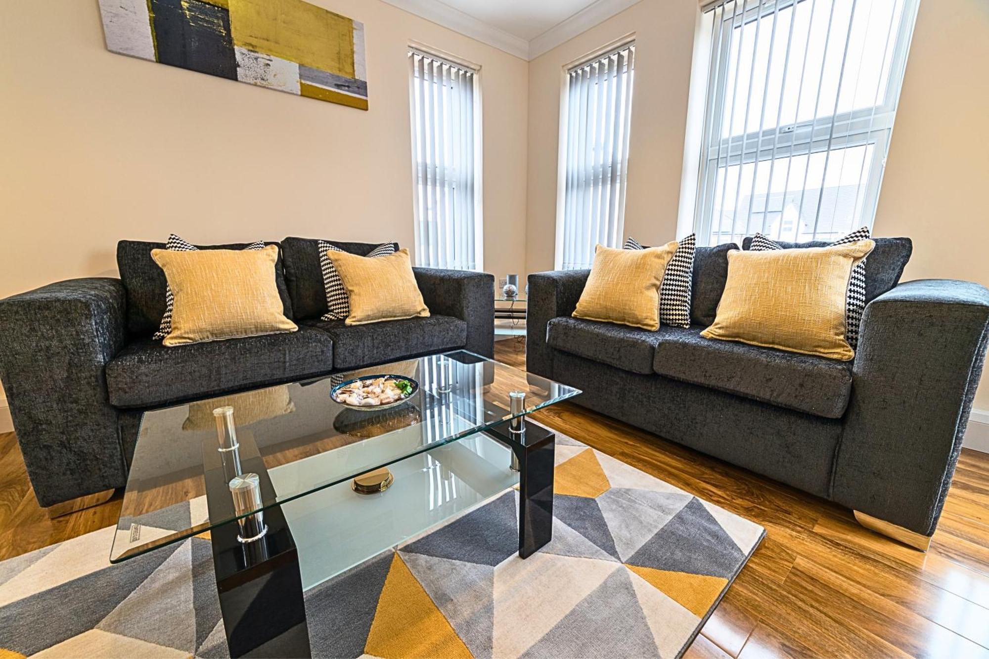Heathrow Rare Find 2 Bedroom Plus 2 Bathroom Flat - Sleeps 6- Free Parking- Close To Heathrow Terminals-Quiet Development Stanwell Luaran gambar